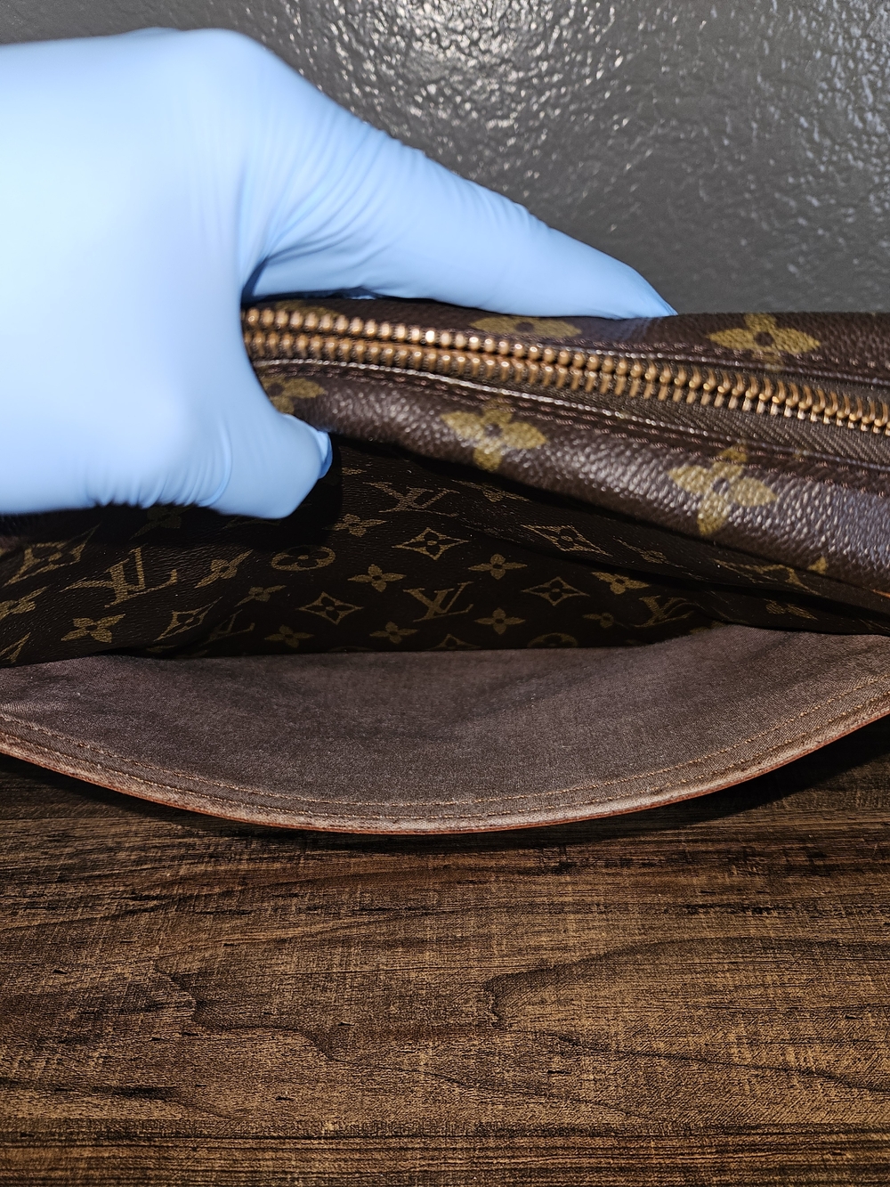 Authentic Louis Vuitton Jeaune Fille GM Monogram Canvas - Picture 15 of 17
